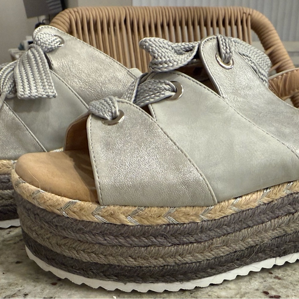 Chic Silver Espadrille Wedges